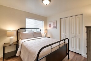 3 bedrooms, iron/ironing board, WiFi, bed sheets