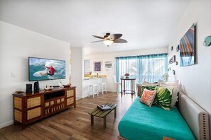 Smart TV - Kona Mansions#301 Top Floor, Corner Unit w/Ocean views & AC (Kailua Kona)