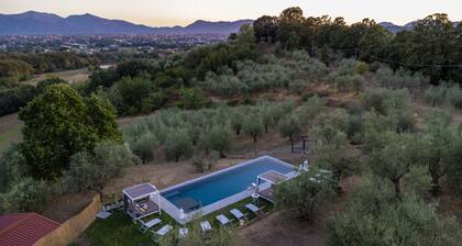 Villa Noa, Romantic 8 bedroom Luxury Farmhouse with Private Pool on the Lucca Hills