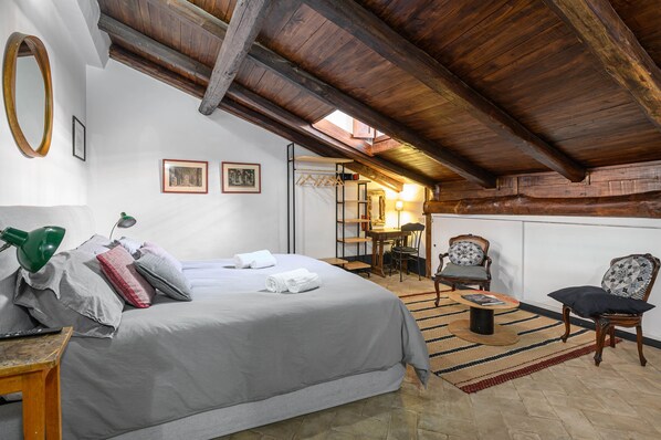 2 bedrooms, iron/ironing board, free WiFi