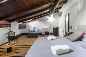 2 bedrooms, iron/ironing board, free WiFi