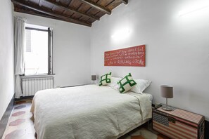 2 bedrooms, iron/ironing board, free WiFi