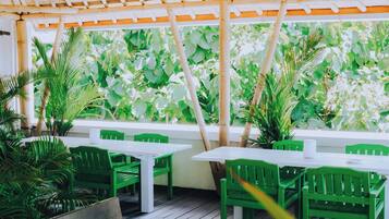 Piscina all'aperto, con ingresso dalle 07:00 alle 19:00, lettini