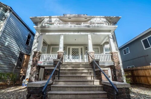 Heart of Midtown: Your Cozy Urban Retreat