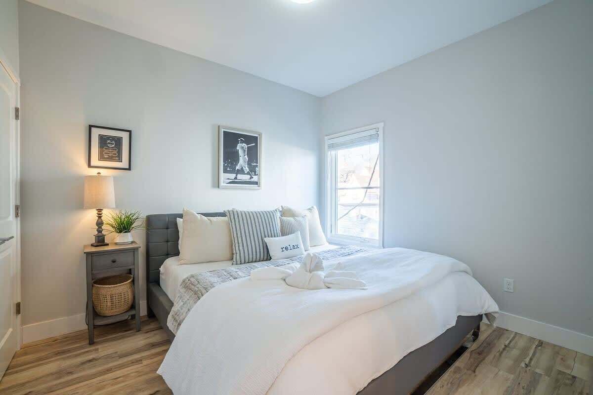 2 bedrooms, travel crib, WiFi, bed sheets