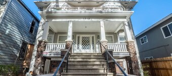 Heart of Midtown: Your Cozy Urban Retreat