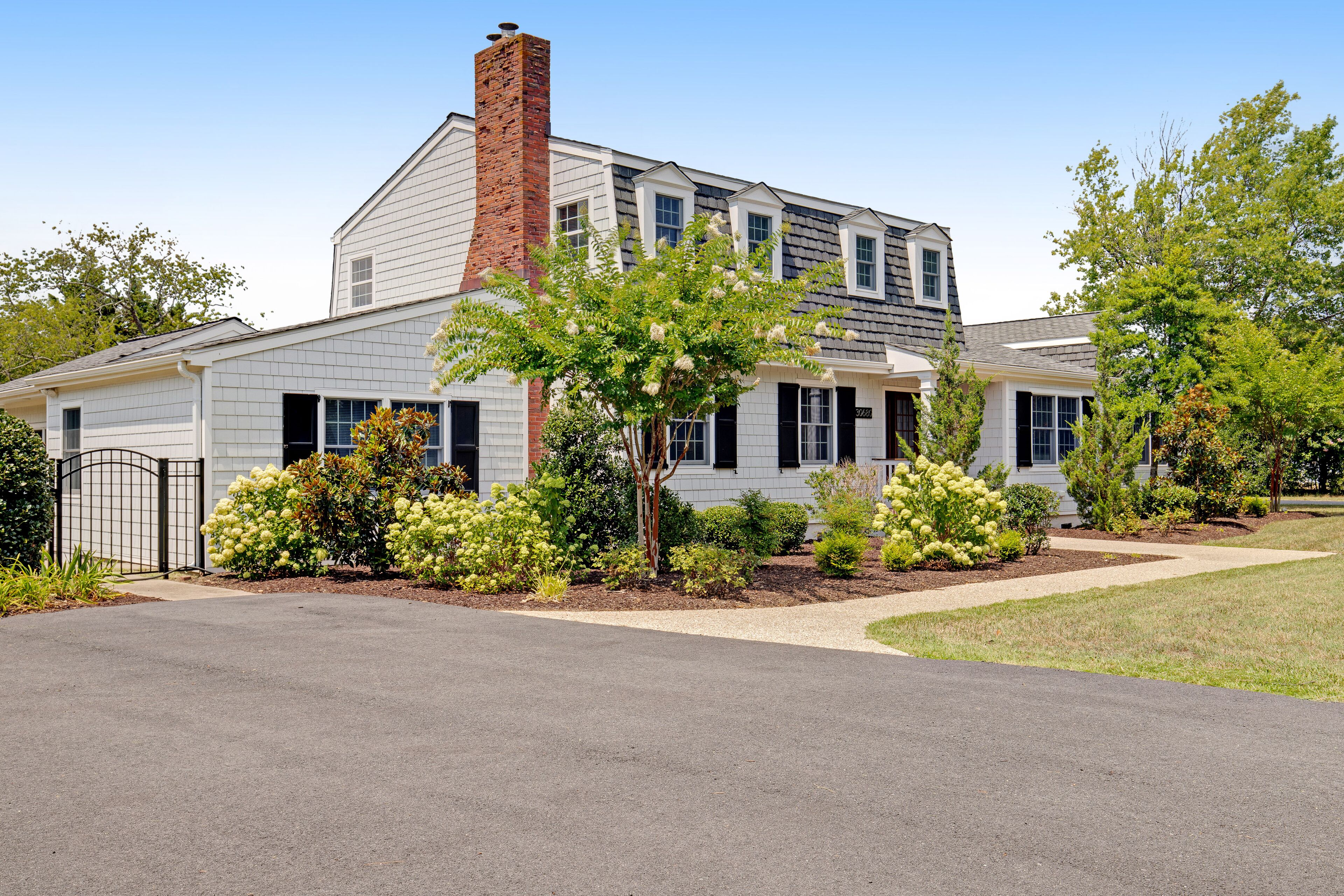 Town of Ocean View oasis with sparkling private pool & central AC