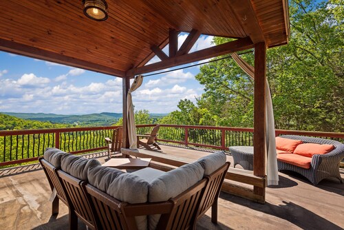 4Bdr Secluded! Hot Tub, Pool Table, & Spectacular Views.