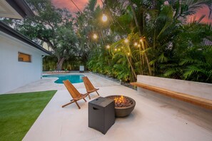 Outdoor pool, a heated pool - Villa Azur | Fire Pit | Pool | Xbox & Game Room (North Miami Beach)