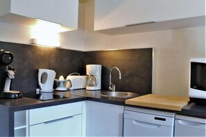 Réfrigérateur, micro-ondes, four, lave-vaisselle