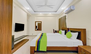 Quarto luxo | Frigobar, individualmente mobiliados, escrivaninha, roupa de cama