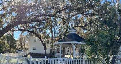 Hampton House Homosassa 5BR Waterfront Estate