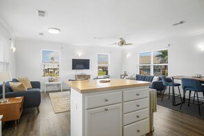 Interior - The Regal Beagle: 2  BR, 2  BA House in Crystal Beach, Sleeps 8 (Bolivar Peninsula)