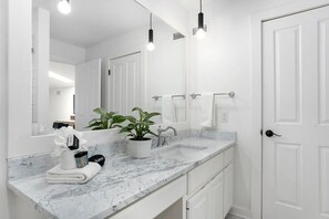 Bathtub, hair dryer, towels - Fab-Fred House, Patio Oasis, Fireplace, In Town (Fredericksburg)