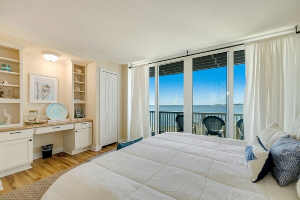 2 bedrooms, iron/ironing board, travel crib, free WiFi