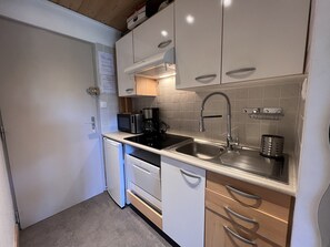 Kühlschrank, Mikrowelle, Ofen, Geschirrspüler