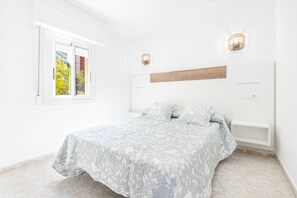 2 slaapkamers, een strijkplank/strijkijzer, gratis wifi, beddengoed