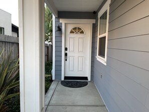 Exterior detail - Awesome Townhouse, ¡Salsipuedes! (Pismo Beach)