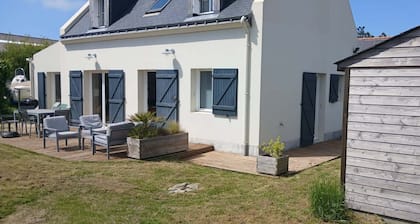 NEW DETACHED HOUSE 4 BEDROOMS GARDEN SAUZON BEAUTIFUL ISLAND AT SEA