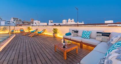 Luxury house in the old town with pool and close to the beach