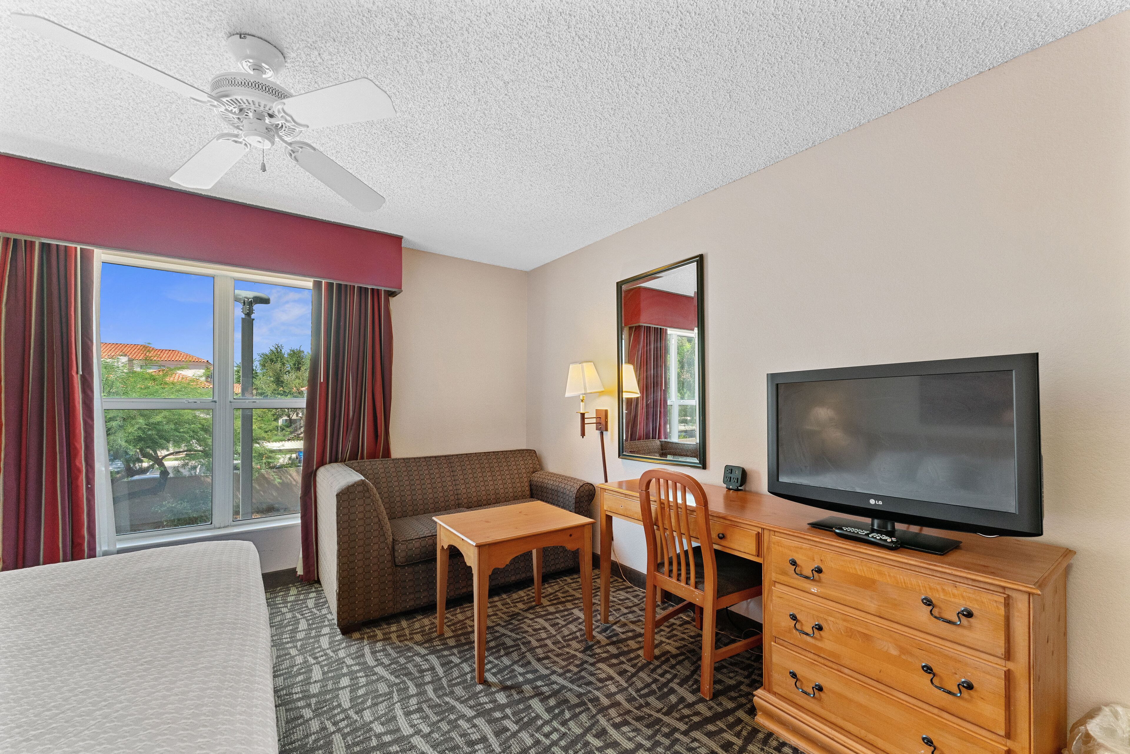 ตู้นิรภัยในห้องพัก, Wi-Fi ฟรี, ผ้าปูที่นอน