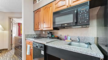 Family Apartment | Private kitchen | Full-sized fridge, microwave, stovetop, dishwasher