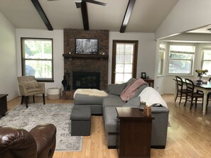 TV, fireplace
