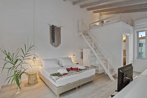 5 bedrooms, in-room safe, iron/ironing board, free WiFi