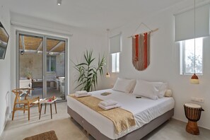 5 bedrooms, in-room safe, iron/ironing board, free WiFi