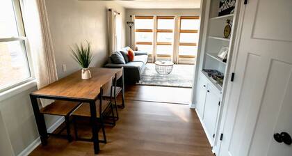 2BD, 1BA Home. 5-10 Minutes to ANYWHERE in JCMO!