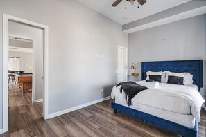 6 bedrooms, desk, iron/ironing board, travel cot