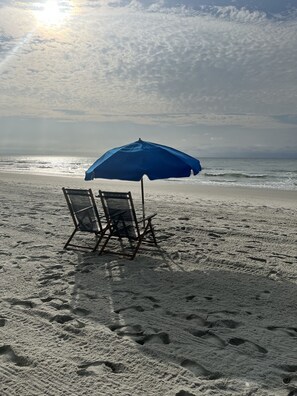 Beach nearby - Jacana Cabana: golf cart included with no pet fee! (Myrtle Beach)