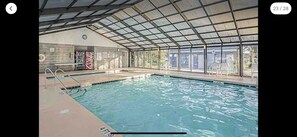 Piscine intérieure, piscine extérieure