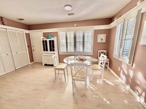 Dining - Jacana Cabana: golf cart included with no pet fee! (Myrtle Beach)
