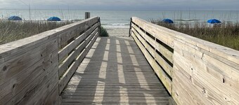 Jacana Cabana: no pet fee, golf cart included!