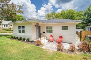 Exterior - Newly Remodeled 3 Bedroom In Uptown - Sleeps 6!! (Hot Springs)