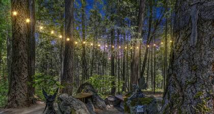 Lux, creekfront 8-acre retreat with hot tub