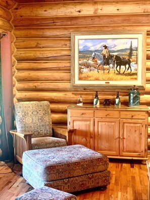 Interior - Log Home on 9 acres (Chehalis)