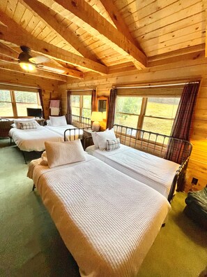 3 Schlafzimmer, Schreibtisch, Bügeleisen/Bügelbrett, WLAN