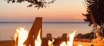 Premier Lakeshore Retreat