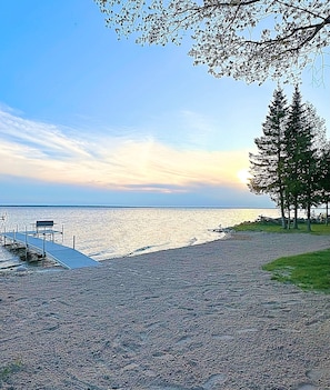 Beach nearby, sun loungers, beach towels