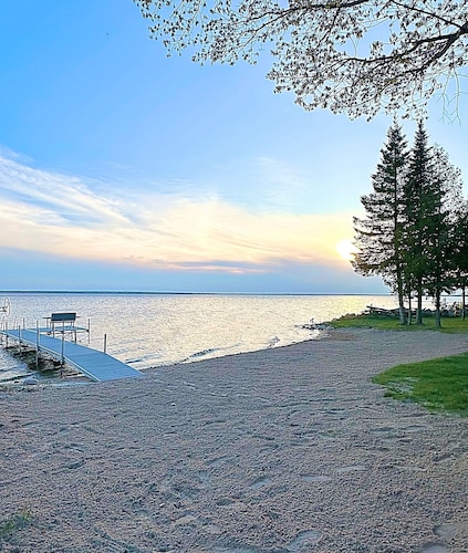 Premier Lakeshore Retreat