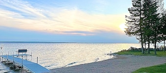 Premier Lakeshore Retreat
