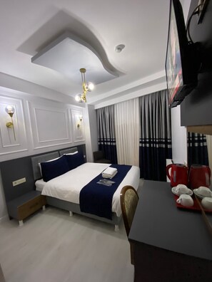 Standard Double Room | Soundproofing, iron/ironing board, free WiFi - Marmarahouse Apartment (Istanbul)