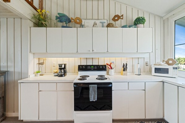Fridge, microwave, oven, stovetop