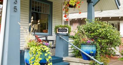 Historic Bungalow 3 bed, 3 bath near Whitman College and downtown Walla Walla.