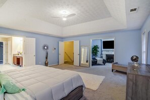 4 bedrooms, desk, iron/ironing board, free WiFi