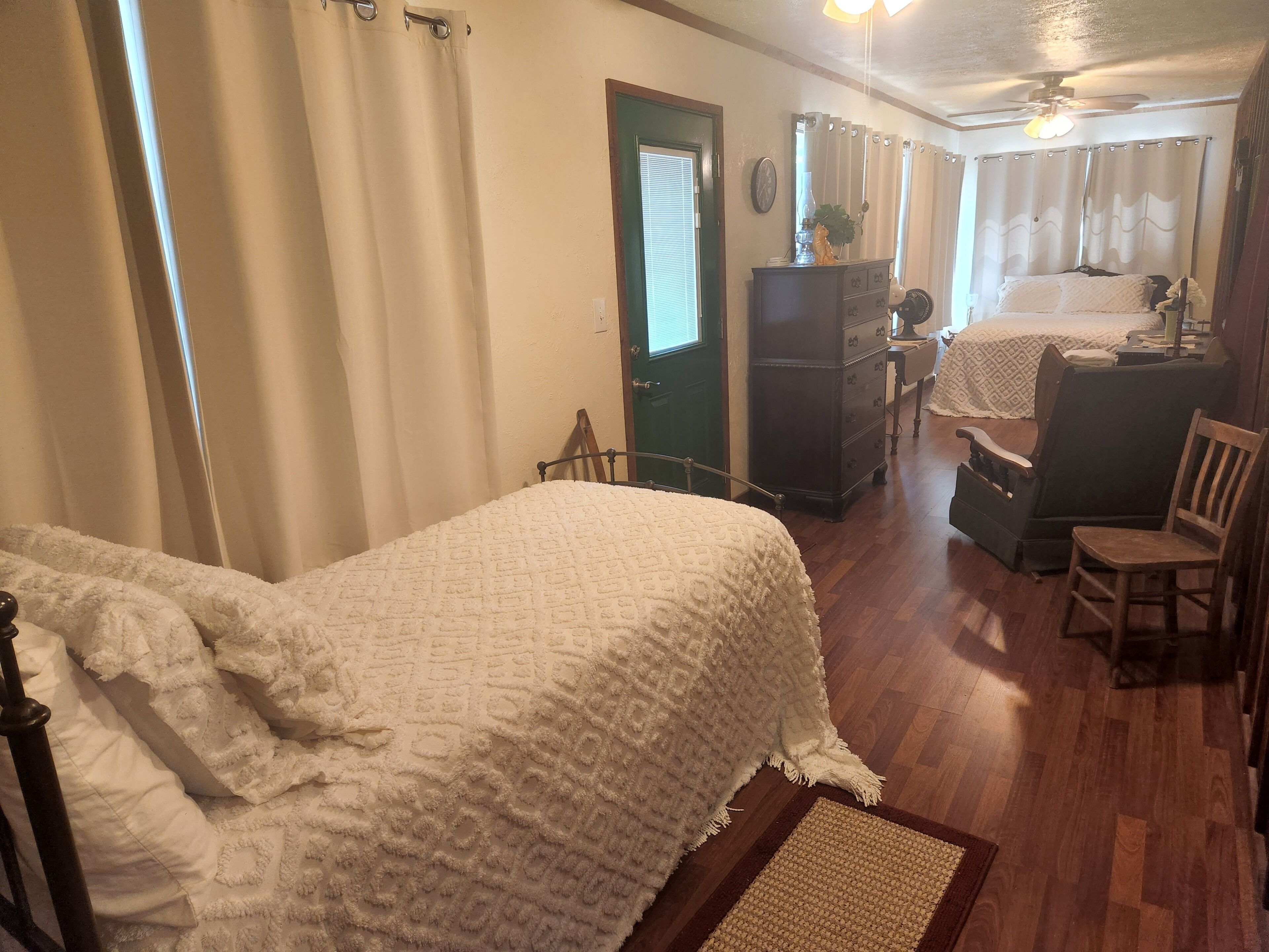 3 habitaciones, escritorio, wifi gratis y ropa de cama 