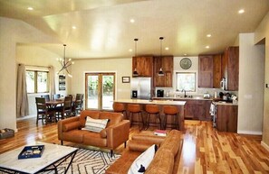 Interior - Locally owned family-friendly mountain getaway! (Glenwood Springs)