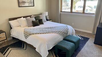 3 chambres, bureau, fer et planche Ă repasser, lit parapluie